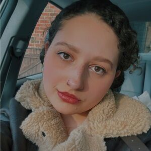 Meet your Posher, Coralis